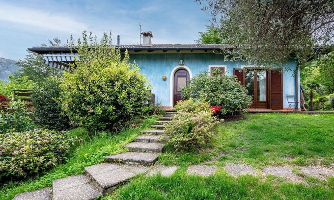 Casale Corte Cerro House | Stunning villa for 4 people with WIFI, TV, terrace and pets allowed