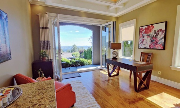 West Vancouver Apartment | Stunning view in beautiful BP(studio-type stay)
