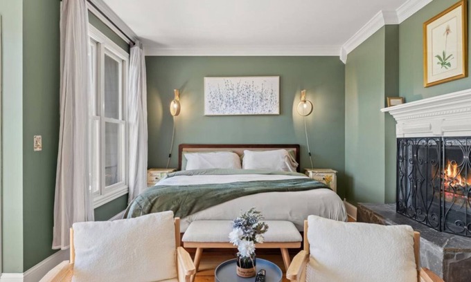 Townsend Hotel | Stunning View | Walk-In Shower | Balcony + TV Seating