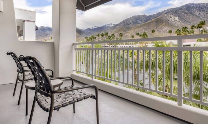 Canyon Corridor Resort | Stunning Views! 2 Serene Suites | Outdoor Swimming Pool w/ Waterslides