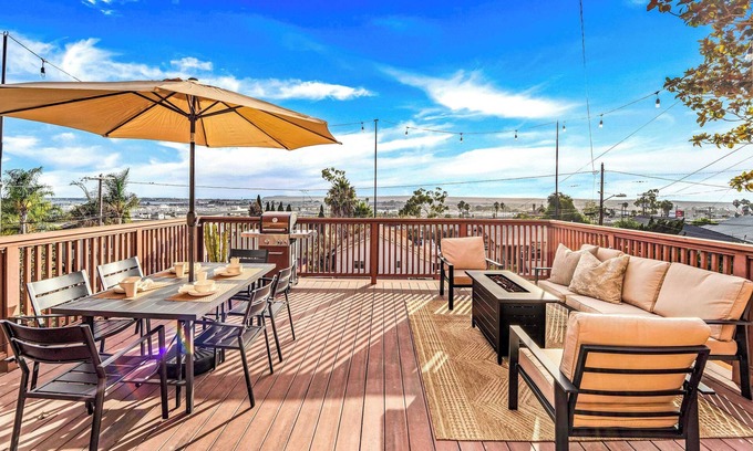 Middletown Apartment | Stunning Views & Convenient Location in San Diego