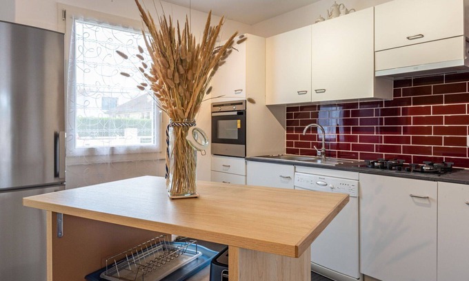 Denneville House | Stunning villa for 4 guests with WIFI, TV, terrace and pets allowed