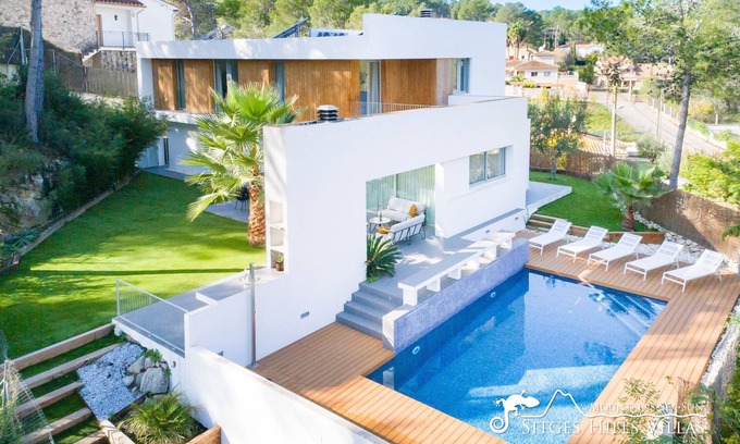 Olivella Villa | Stunning Villa Angeles with Private Pool and A/C close to Sitges