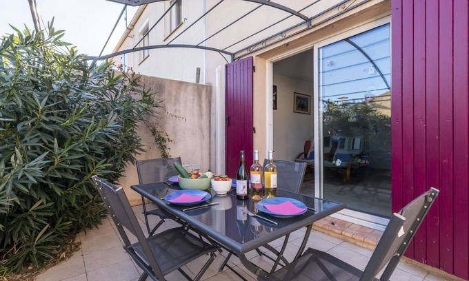 Aigues-Mortes House | Stunning villa for 4 guests with A/C, WIFI, TV and terrace