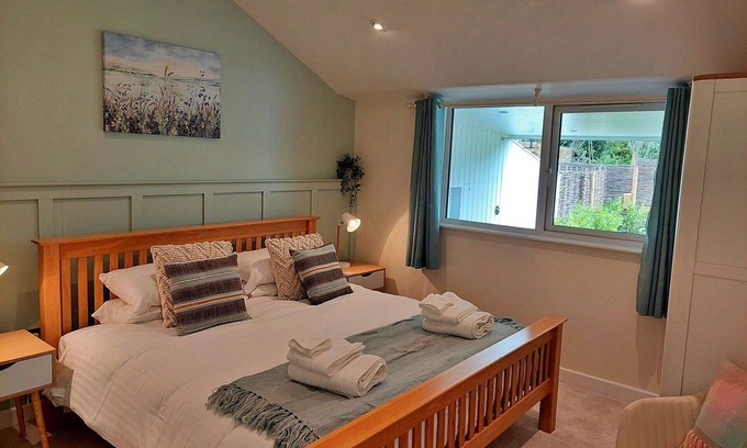 Liverton House | Stunning villa for 2 people with WIFI, hot tub