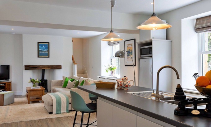 Grantley House | Stunning villa for 2 people with WIFI, balcony and pets allowed
