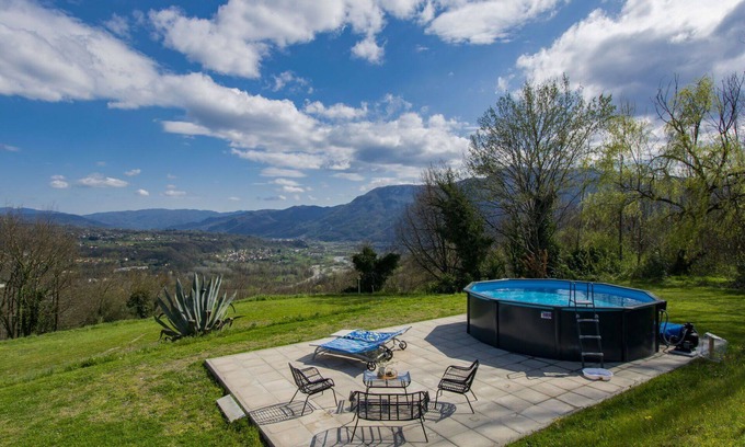 Mologno House | Stunning villa for 4 people with private pool, WIFI, TV, patio and pets allowed