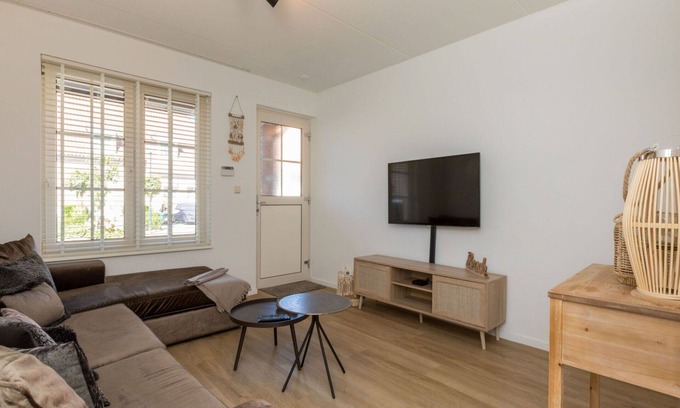 Domburg House | Stunning villa for 5 guests with WIFI, TV and terrace