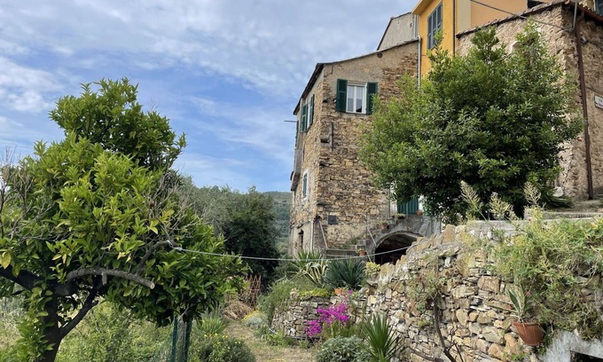 Torrazza House | Stunning villa for 5 people with WIFI, terrace, pets allowed and panoramic view