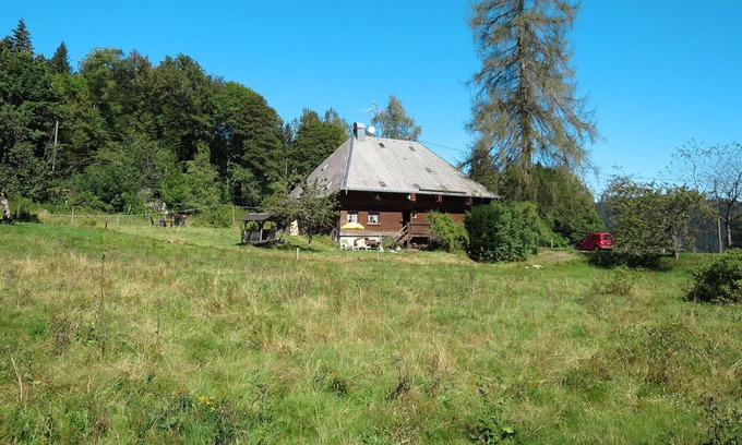 Hinterzarten Villa | Stunning villa for 6 guests with WIFI, TV, patio and parking
