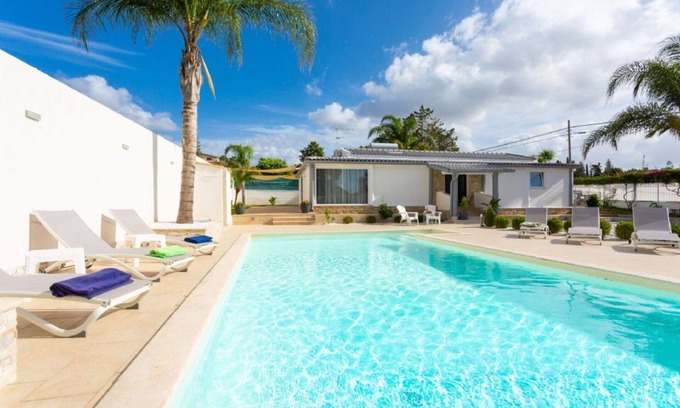 Trappeto Villa | Stunning villa for 8 guests with WIFI, private pool, A/C and TV