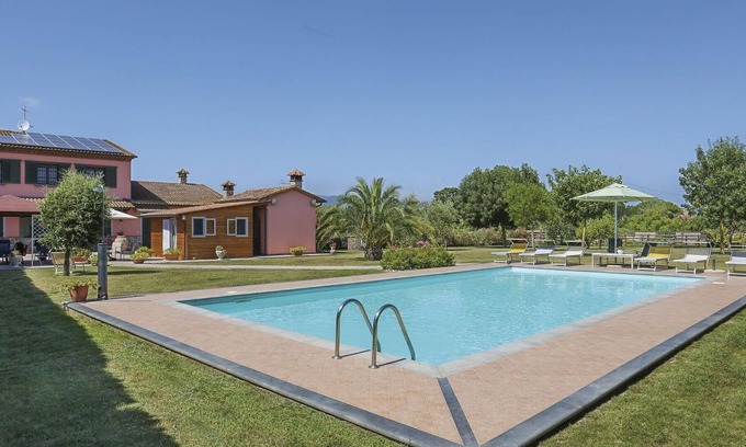 Crespina House | Stunning villa for 8 people with WIFI, hot tub, A/C, pool, TV, patio and parking
