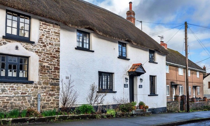 Chittlehampton House | Stunning villa for 5 people with WIFI and pets allowed