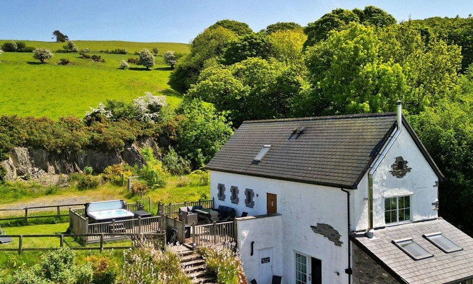 Eglwysbach House | Stunning villa for 7 guests with hot tub, WIFI and terrace