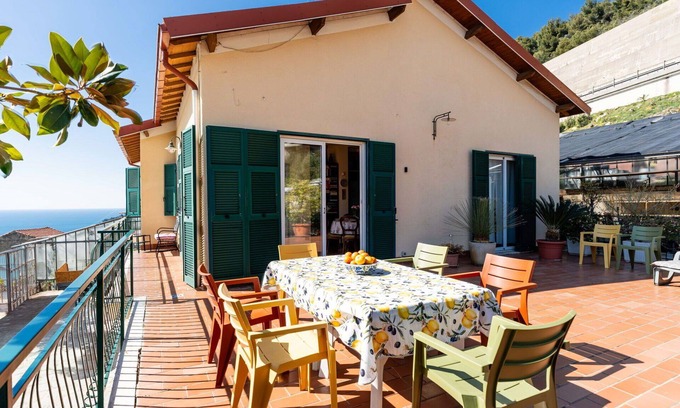 Ospedaletti House | Stunning villa for 7 guests with private pool, WIFI, TV and terrace