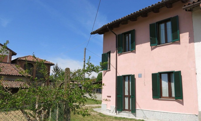 Cortiglione House | Stunning villa for 5 people with WIFI, TV and patio
