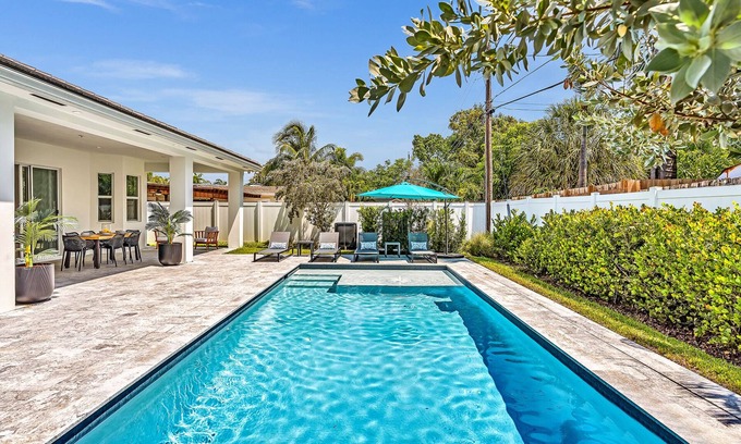 Poinsettia Heights House | Stunning Villa near Las Olas Beach Heated Pool