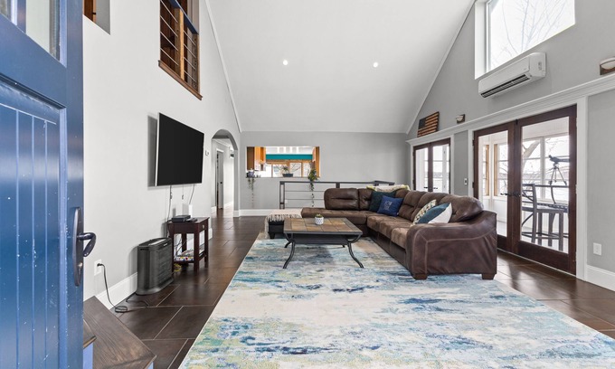 Colchester House | Stunning VT lake house- dog friendly