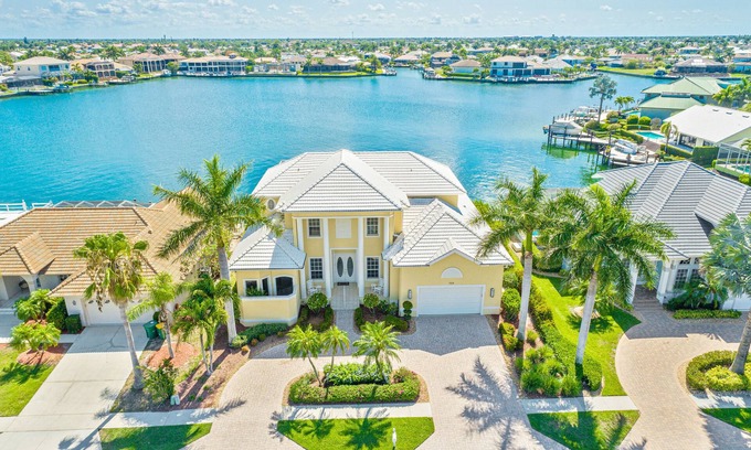 Marco Island House | Stunning Water Views on Landmark Bay, Quick walk to the Beach