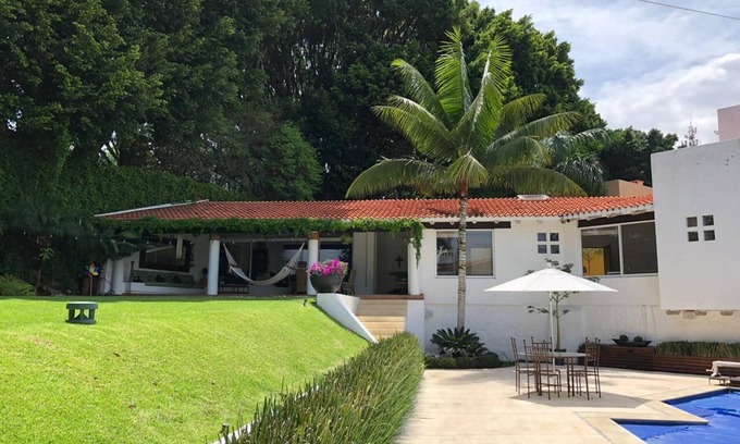 Los Limoneros House | Stunnishing House in Cuernavaca with 20 people accommodation.