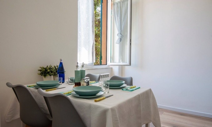 Sturla Apartment | Sturla apartment with private parking convenient Gaslini/San Martino Hospitals