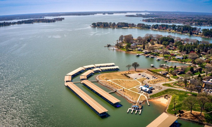Mayhew House | Stutts Peninsula Lake Access