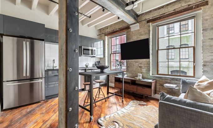 Central Business District Hotel | Stylish 1-Bedroom Condo near Bourbon Street