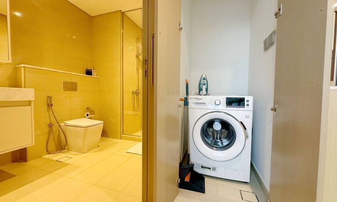 Downtown Dubai Apartment | Stylish 1BR Apartment in Burj Royale, Downtown