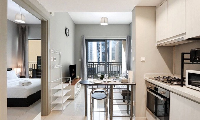Downtown Dubai Apartment | Stylish 1BR Close to Metro, Burj Khalifa & Canal