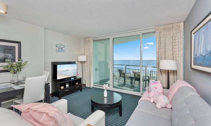 Downtown Myrtle Beach Condo | Stylish 1BR Oceanfront Stay in the Heart of Myrtle Beach