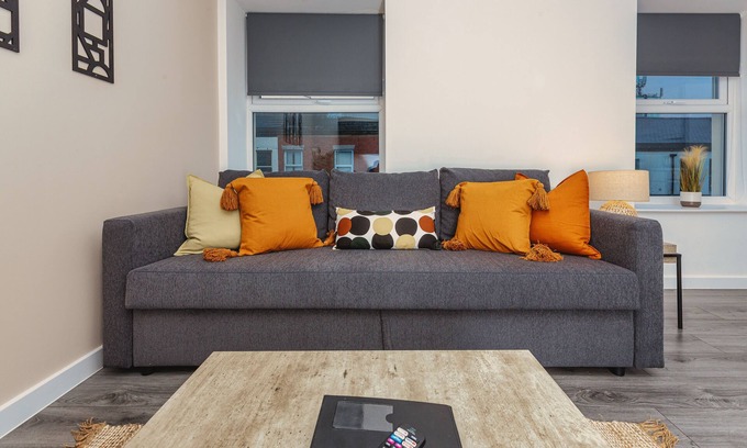 North Shore Apartment | Stylish 2 Bed apartment, Central Location, Sleeps 6
