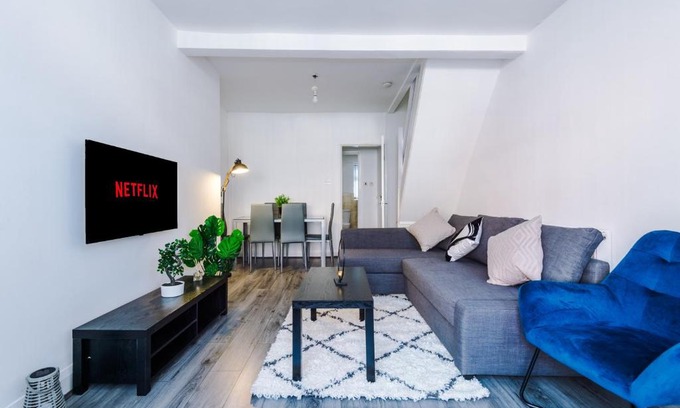 Liverpool House | Stylish 2 Bedroom House, Entire Home, Free Parking, Wifi & Netflix