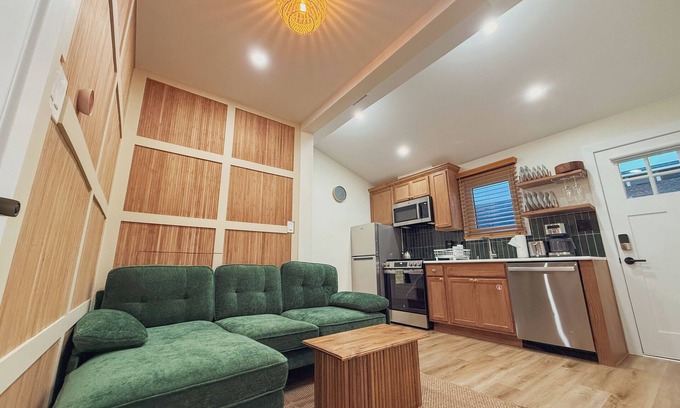 Wildwood Apartment | Stylish 2BR 1BA Apt - Steps To Beach & Boardwalk - Quality Vacation in Wildwood