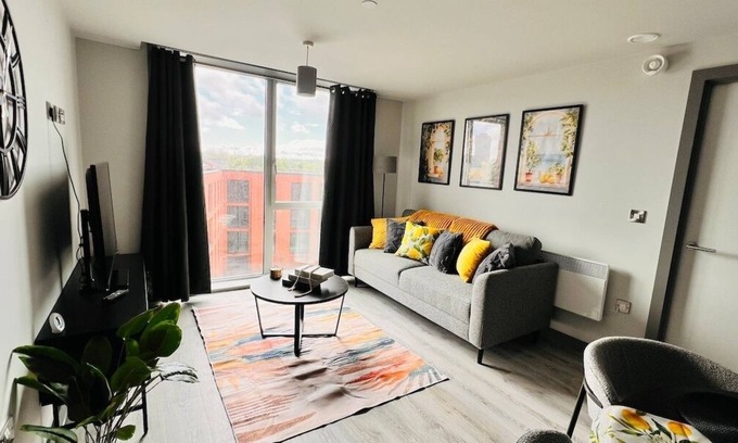 Birmingham City Centre Apartment | Stylish 2BR 2Bath brand new apt