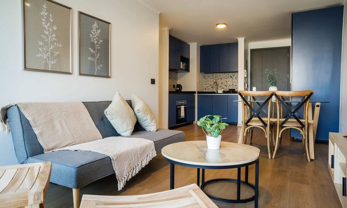 Apoquindo Apartment | Stylish 2BR Flat for 5 in Lively Las Condes Oasis