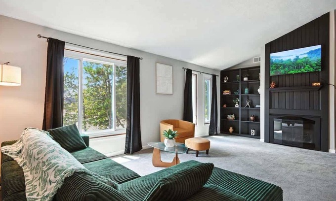 Bloomington Apartment | Stylish 2BR Loft Near ISU, Hospitals & Downtown