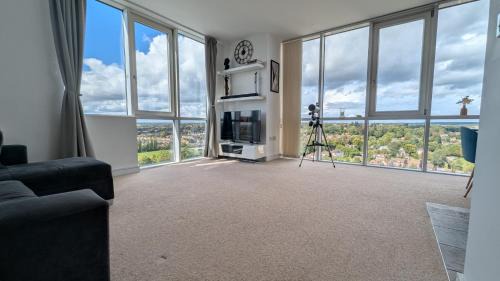 Hemel Hempstead Apartment | Stylish 2BR Serviced Apartment by Ellbee Apartments