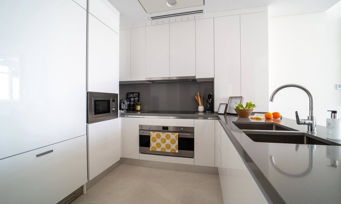 Al Safa Apartment | Stylish 2BR Waterfront Retreat Near Jumeirah Beach