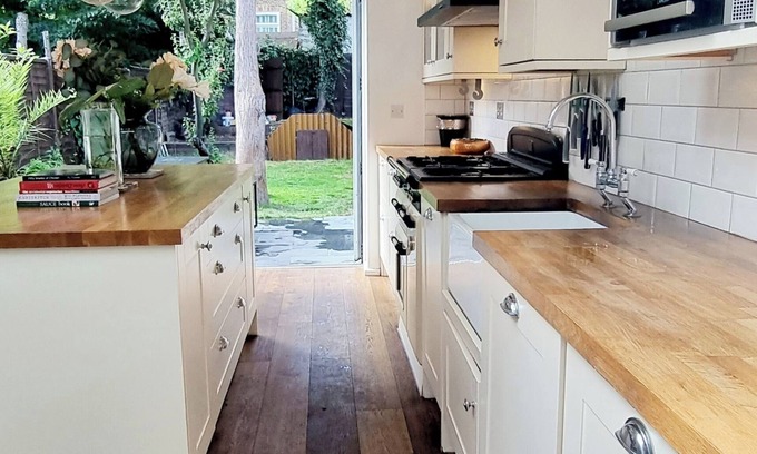 Lewisham Apartment | Stylish 3-4 Bed Victorian Townhouse, Large Garden!