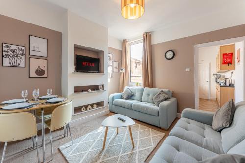 Coventry House | Stylish 3-Bed House near NEC HS2 and BHX Airport