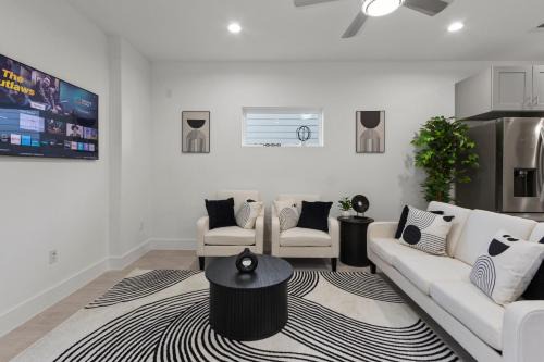 Northside House | Stylish 3 Bedroom Rental - Just Minutes from Dowtown Houston