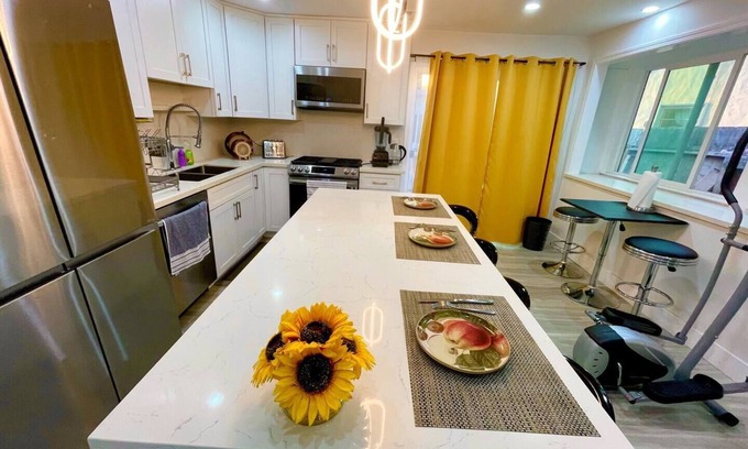 Mountain View House | Stylish 3BR/2BA Home Near Stanford & Big Tech—Newly Remodeled & Modern!