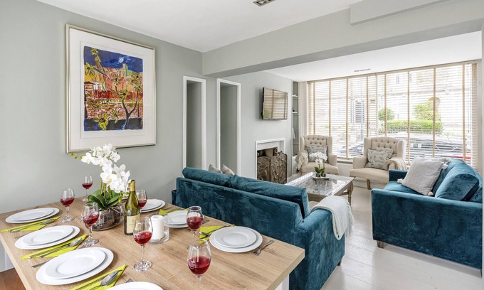 Bath House | Stylish 4 Bedroom Townhouse With Bath City Centre On Your Doorstep!