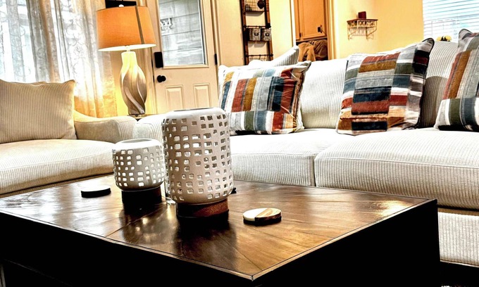 Cypress House | Stylish 4BR Retreat in Cypress - King Bed -Fireplace -Outdoor Patio - TVs in 4 R