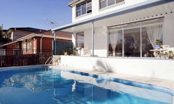 Cronulla House | Stylish 5 BR House with Pool near Beach