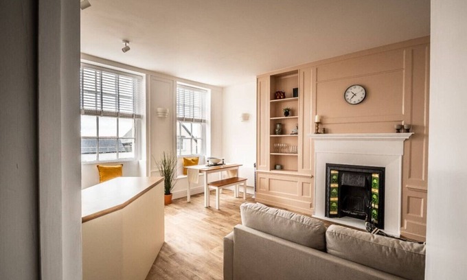 Exeter Apartment | Stylish and bright City Centre apartment