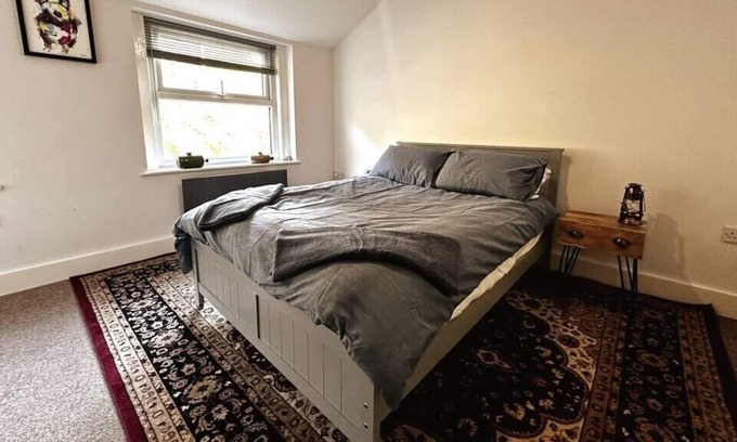 Douglas Apartment | Stylish and Compact 2BD apt for 4 near the Sea