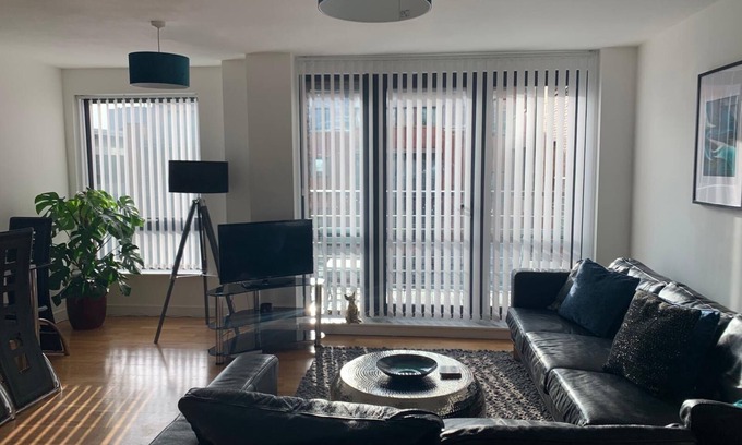 RopeWalks Apartment | Stylish and cosy Liverpool city centre apartment