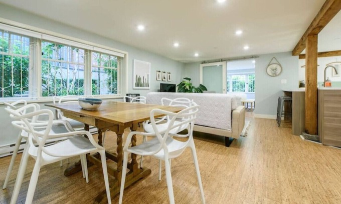 West End Apartment | Stylish and Modern Two Bedroom West End Suite