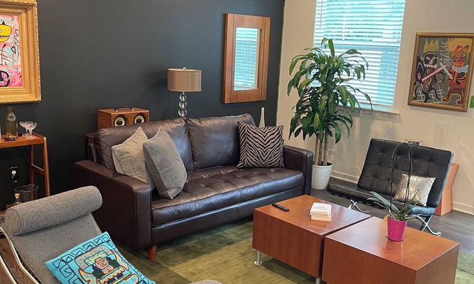 Durham House | Stylish and quiet 2-bedroom townhome close to the airport and downtown Durham